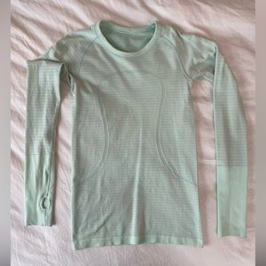 Lululemon swiftly tech long sleeve size 6